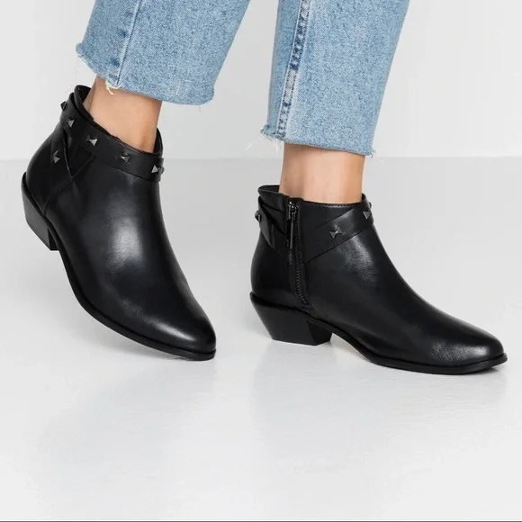 TED BAKER WESTERN HOMADA ANKLE BOOTIES BLACK LEATHER BOW STUDS NWT SZ 8 - Picture 4 of 12